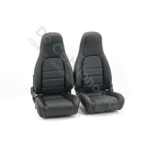 MX5 Set geperforeerde lederen stoelen (zwart met wit stiksel) gemonteerd op stoel