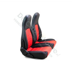 MX5 Set lederen stoelen (zwart-rood met rood stiksel) gemonteerd op stoel