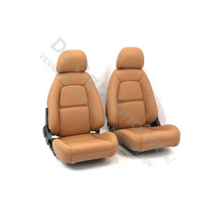 MX5 Set lederen stoelen (tan) gemonteerd op stoel