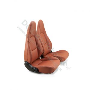 MX5 Set leren stoelen (cognac met cognac stiksel) gemonteerd op stoel