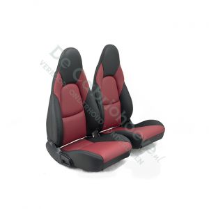 MX5 Set leren stoelen (zwart met bordeaux) gemonteerd op stoel