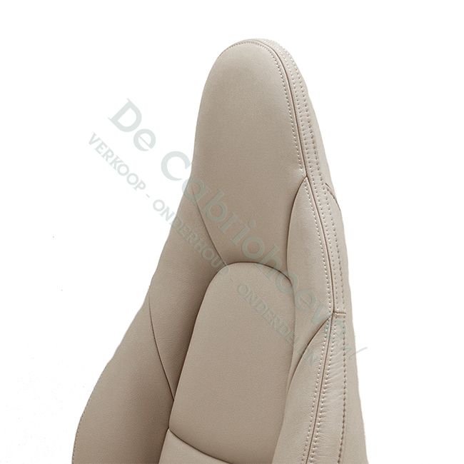 MX5 Set leren stoelen (beige met beige stiksel) gemonteerd op stoel NBFL
